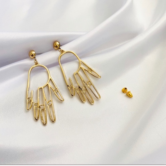 hand shape design earrings - Picture 6 of 8